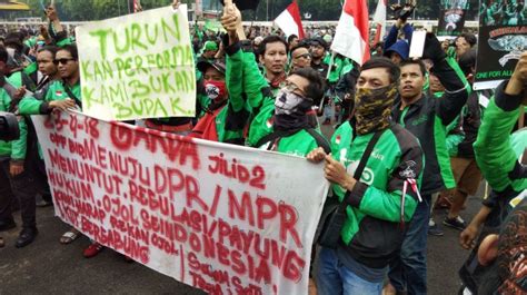 Ada Pasukan Pengingat Kebersihan Di Demo Ojek Online Di Dpr