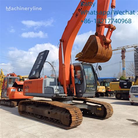 Hitachi ZX240 Tracked Excavator For Sale China Shanghai FX39731