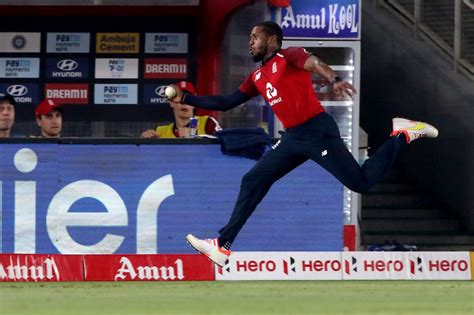 Chris Jordan Completes Step One In A Fabulous Tandem Boundary Catch