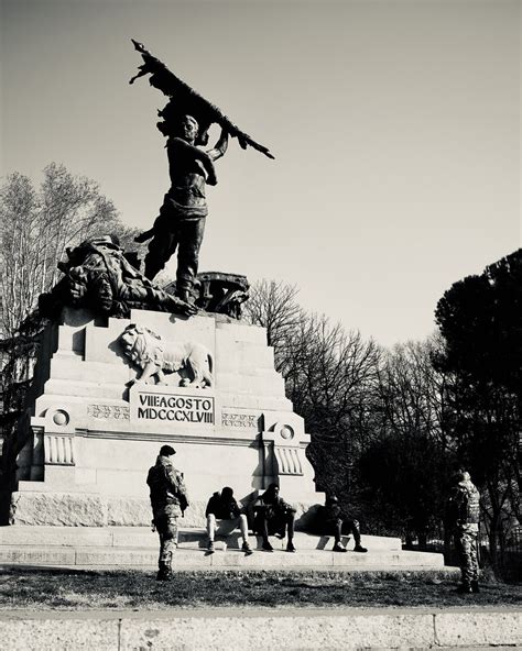 Monument Bologna Monumento Ai Caduti Dell Agosto Be Flickr