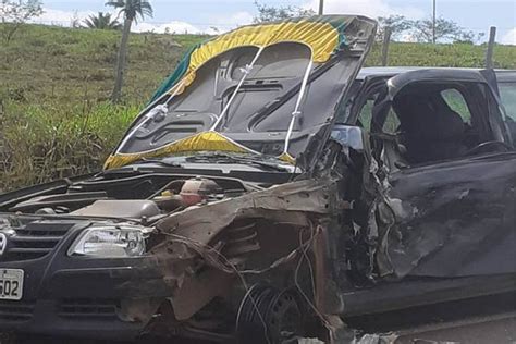 Reflexo De Motoristas Evita Batida Frontal Entre Dois Carros E Impede