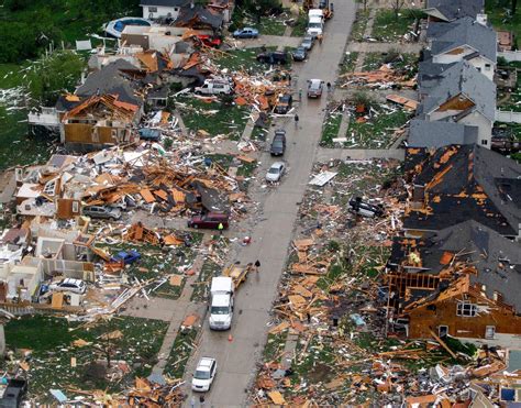 Tornadoes Tear Through St Louis Shutting Down The Airport The New York Times