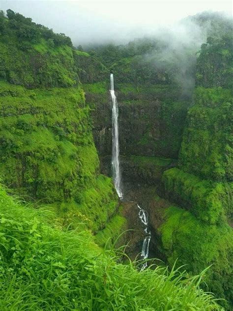 Monsoon magic at Varandha Ghat, Pune, Maharashtra [OC] [720x960 ...