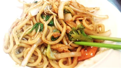 Chinese Seafood Noodles Recipe by Weining - CookEatShare