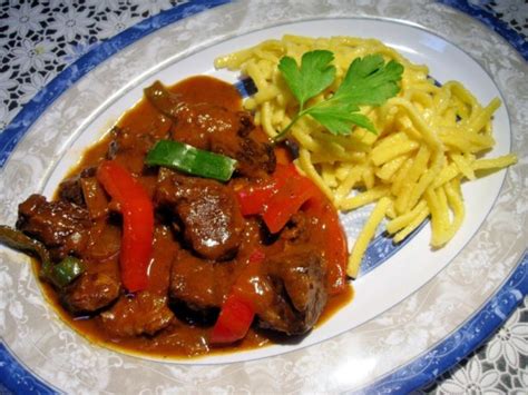 mein Rehgulasch z B mit Rotkraut u Semmelknödel aus dem Backofen