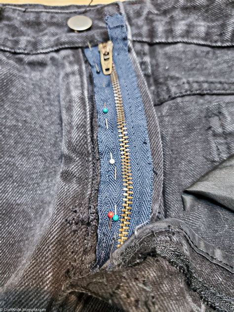 How To Replace The Zipper In A Pair Of Pants