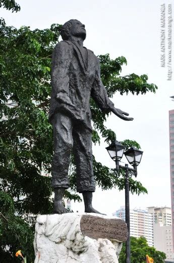 San Lorenzo Ruiz de Manila Statue | Philippines Tour Guide