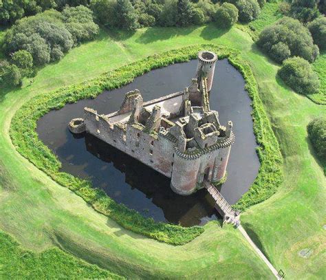 Caerlaverock Castle Scotland Caerlaverock Castle Is A Moated