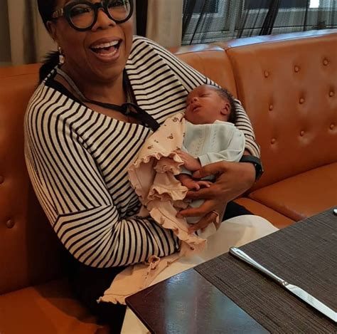 Photos of Oprah Winfrey cuddling Vivian Chilogi's daughter - Ghafla! Nigeria