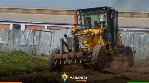 MUNICIPALIDAD DE MANANTAY Arregla Calles Y Cultiva Parque Del A H