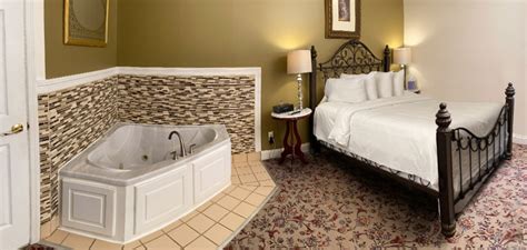 Ruebel Jacuzzi Suite The Ruebel Hotel 217 East Main Street Grafton Illinois 618 786 2315