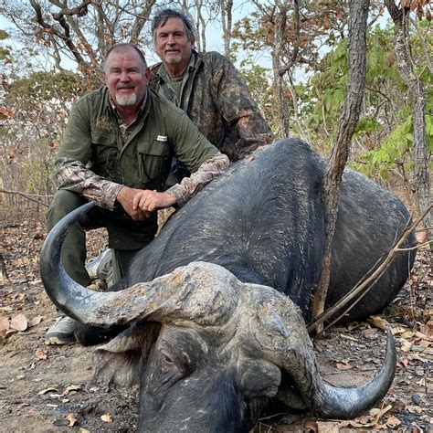 🌍 ️ Carlos & Gabriela’s Epic African Adventure! 🐘🦒🦓 Their journey