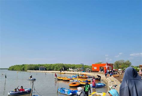 Pesona Pantai Kejawanan, Destinasi Wisata Bahari Murah-Meriah di Cirebon