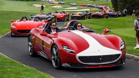 Concentración y desfile de 33 Ferrari Monza SP1 y SP2