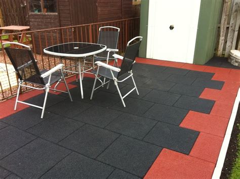 Self Connect Outdoor Rubber Flooring Tiles With Holes For Playgrounds