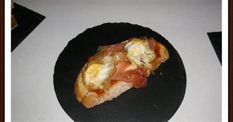 Be cocina en El Payar de Xuan Tosta de pisto jamón espárragos y huevos