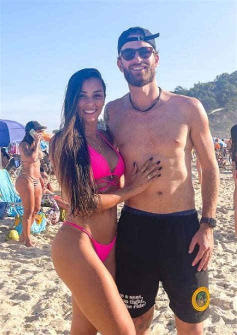 Casal Queridinho Da Torcida Do Flamengo Leo Pereira E Tain Castro