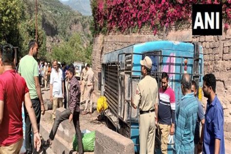 J K 27 Passengers Injured After Mini Bus Overturns In Udhampur