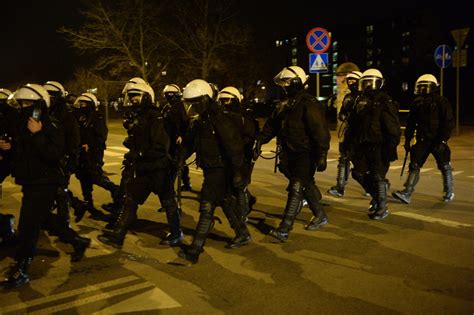 Zamieszki W Sosnowcu Demonstranci Zaatakowali Policjant W Rmf Pl