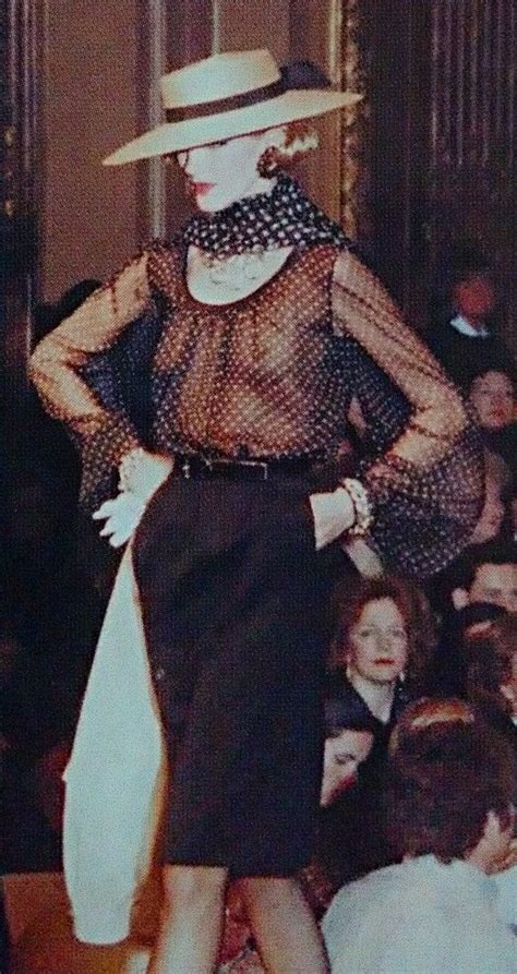 Janvier 1983 Haute couture été 1983 L Officiel 1000 modèles YSL en