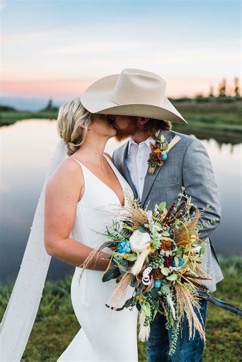 Cottonwood Pass Sunrise Elopement | Taylor + Garrett