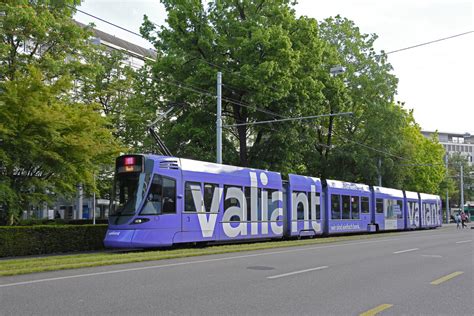 Be 6 10 Tango 151 mit der Werbung für Bank Valiant auf der Linie