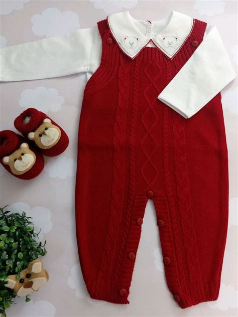 Jardineira Salopete Linha Aran Body Sap Urso Vermelho Elo