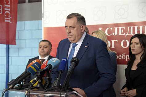 Milorad Dodik izjavio da ostaju pri svojim strateškim opredjeljenima