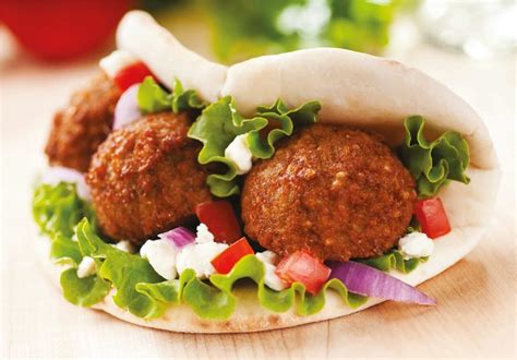 How to Make a Lebanese Falafel Sandwich