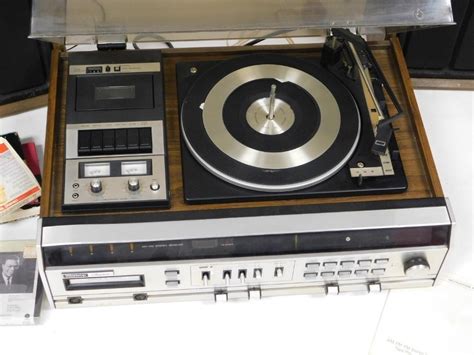 A Winthrop President Stereo Receiver Model 5996 With Am Fm Eight Track Tape Player Cassette