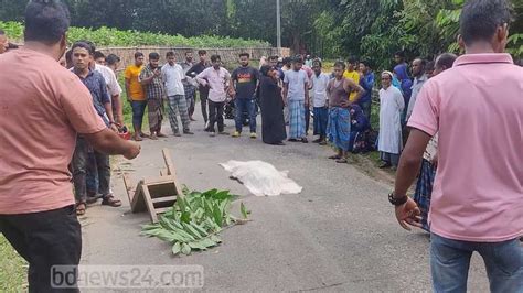 মাহিন্দ্রা থেকে ছিটকে রাস্তায় ট্রাক চাপায় মৃত্যু