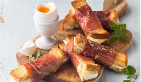 Bløtkokt egg med brie og spekeskinketoast oppskrift fra Oluf Lorentzen