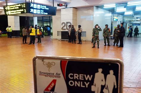 Foto Pesawat Sriwijaya Air Jatuh Petugas Gabungan Siaga Di Terminal