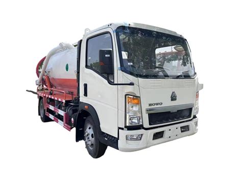 Sinotruk HOWO 4X2 Vacuum Pump Truck 5cbm Tank Sewage Suction Truck For