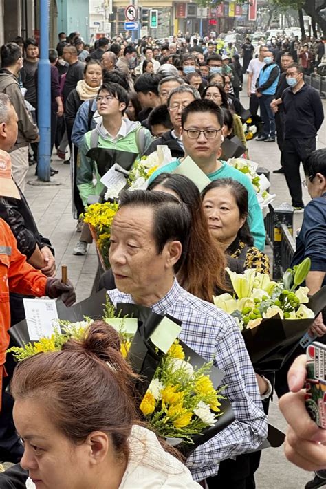 中國民眾悼念李克強絡繹不絕 故居獻花堆滿外牆 兩岸 中央社 Cna