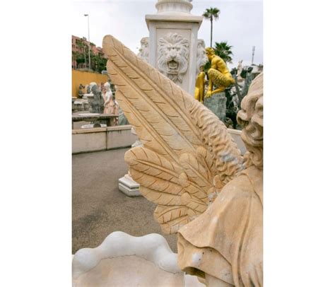 Escultura de ángel alado de mármol blanco Macael envejecido tallado a mano