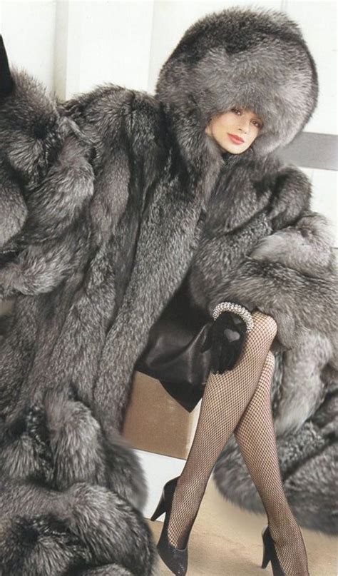 Stunning Fur And Leather La Beℓℓe ℳystère Fur Coat Fashion Fur