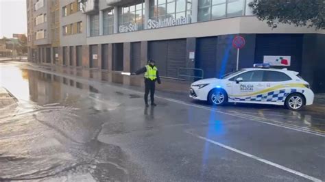 Una Fuga De Agua Inunda La Calle Manacor De Palma