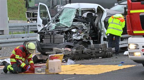 In Stauende Gekracht Tödlicher Unfall Auf A3 Bei Würzburg Bildergalerie