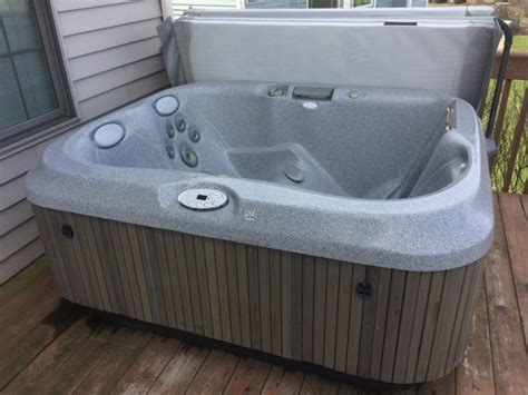 Jacuzzi J 315 2 3 Person Hot Tub Must Remove From Deck For Sale From