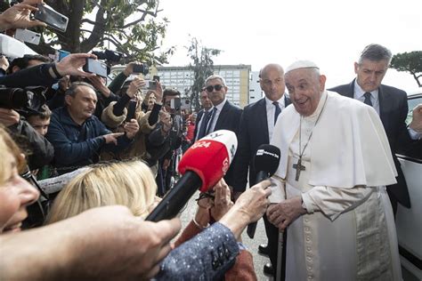 El Papa Francisco Sale Del Hospital Tras Tres Noches Ingresado Vos TV