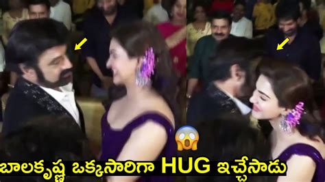 బాలకృష్ణ ఒక్కసారిగా Hug ఇచ్చేసాడు Balakrishna Hugs Actress Hone Rose At