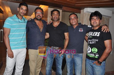 Sunil Shetty at Aftab's party for Mumbai Heroes in Bandra on 8th June ...