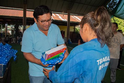 Alcalde Entrega Kits Escolares A Las Trabajadores Del Programa Trabaja