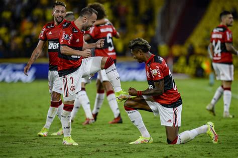 Atuações do Flamengo contra o Barcelona EQU Quem se destacou quem foi