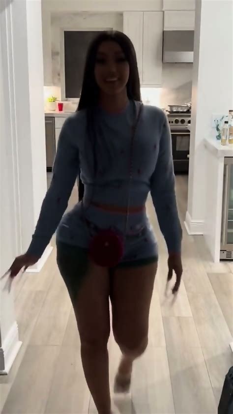 FAMOUS LATINA MILF SEXY WALK 7