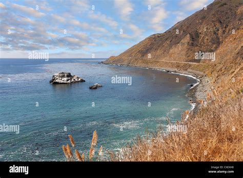 Small island at Pacific coast Stock Photo - Alamy