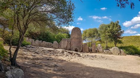 Tombe Des Geants Coddu Vecchiu Sardaigne Coddu Vecchiu E Flickr