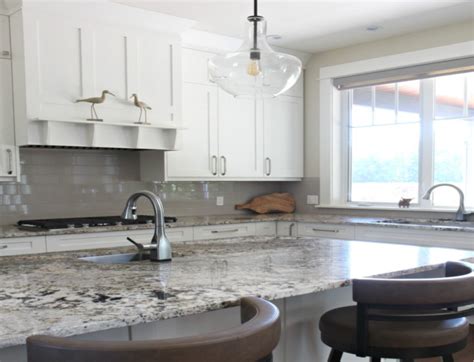 White Cabinet Kitchen Backsplash Ideas