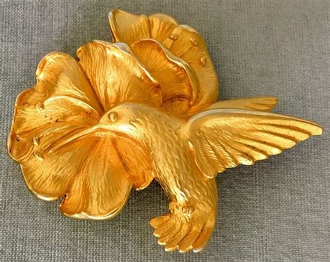 Massive DOREEN RYAN Signed HUMMINGBIRD With Flowers Gold Metal Belt